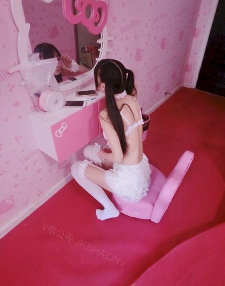 欧美三男操一女_DVD高清在线观看